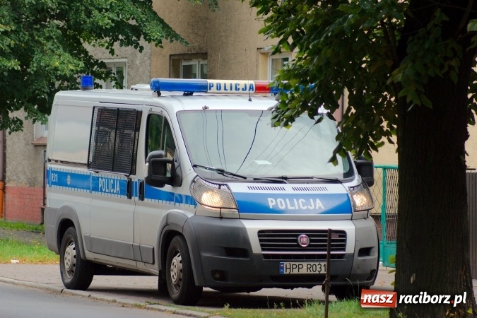 Zdjęcie w galerii na portalu naszraciborz.pl: Zderzenie mercedesa i skody na Ocickiej w Raciborzu wiadomości z regionu