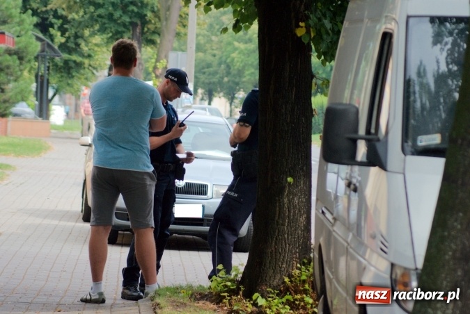 Zdjęcie w galerii na portalu naszraciborz.pl: Zderzenie mercedesa i skody na Ocickiej w Raciborzu wiadomości z regionu