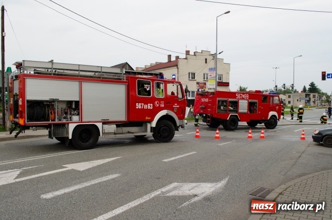 Zdjęcie w galerii na portalu naszraciborz.pl: To był pracowity dzień dla strażaków. Siedem interwencji jednego dnia. Pożar samochodu w Chałupkach  wiadomości z regionu