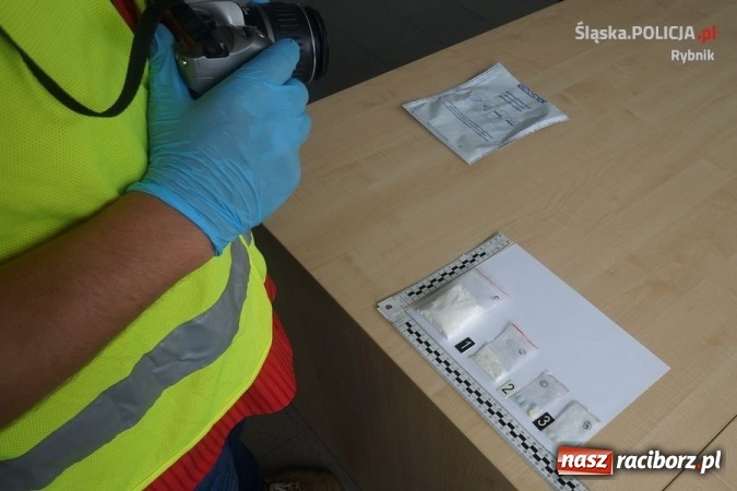 Zdjęcie w galerii na portalu naszraciborz.pl: Narkotyki wokół Raciborza. Wpadka dilerów w Rybniku i Wodzisławiu wiadomości z regionu