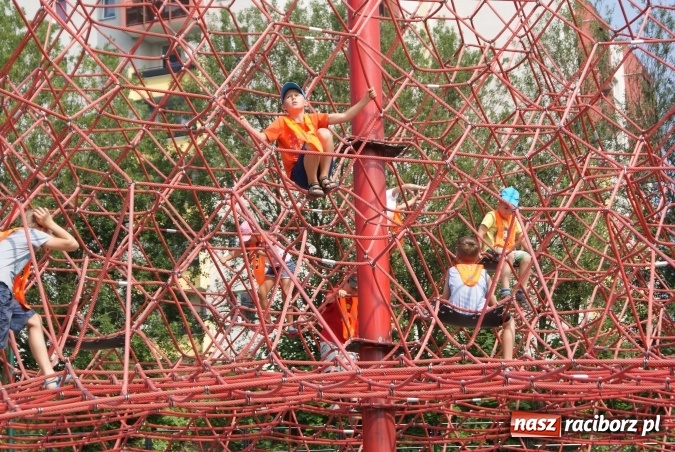 Zdjęcie w galerii na portalu naszraciborz.pl: Dzieci z klubu M-5 odwiedziły wodzisławskie Trzy Wzgórza wiadomości z regionu