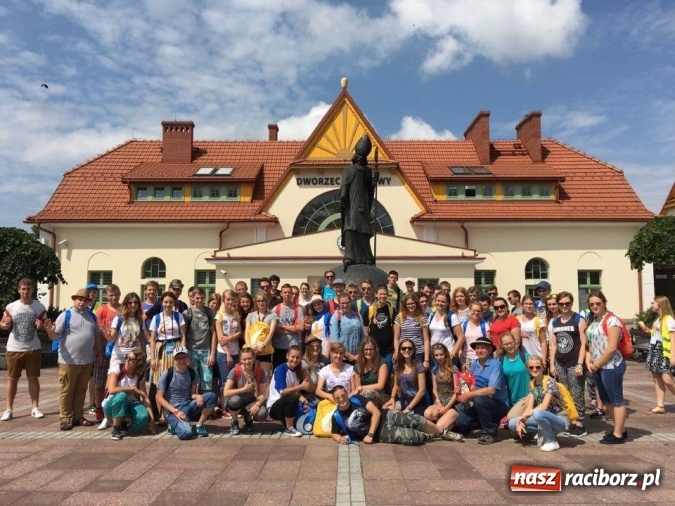 Zdjęcie w galerii na portalu naszraciborz.pl: Dekanat Pietrowice Wielkie pozdrawia ze Światowych Dni Młodzieży  wiadomości z regionu