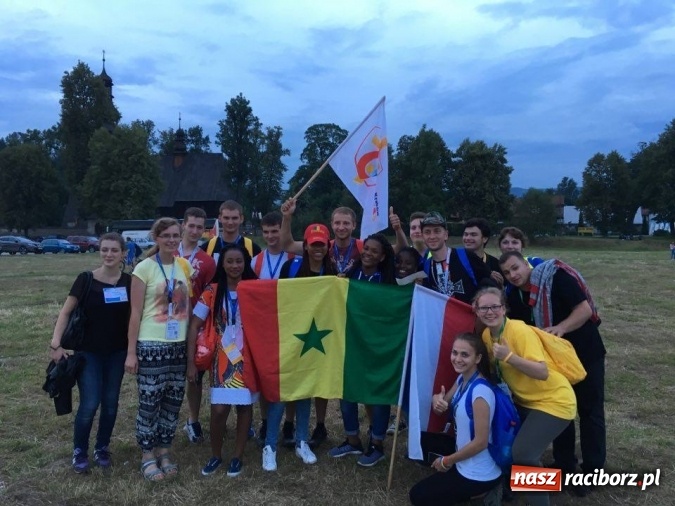 Zdjęcie w galerii na portalu naszraciborz.pl: Dekanat Pietrowice Wielkie pozdrawia ze Światowych Dni Młodzieży  wiadomości z regionu