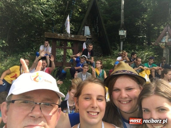 Zdjęcie w galerii na portalu naszraciborz.pl: Dekanat Pietrowice Wielkie pozdrawia ze Światowych Dni Młodzieży  wiadomości z regionu