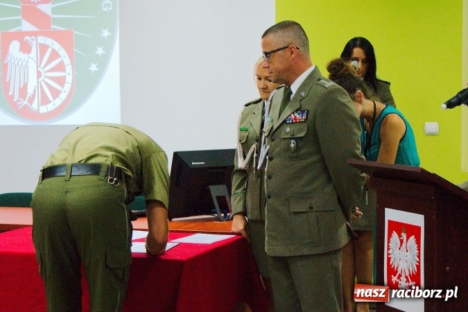 Zdjęcie w galerii na portalu naszraciborz.pl: Nowi funkcjonariusze ŚMOSG w Raciborzu złożyli dziś ślubowanie wiadomości z regionu