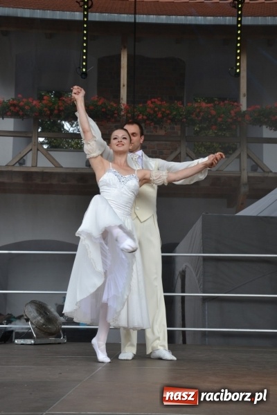 Zdjęcie w galerii na portalu naszraciborz.pl: Z nutką humoru - koncert operetkowy na zamku wiadomości z regionu