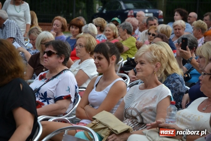 Zdjęcie w galerii na portalu naszraciborz.pl: Z nutką humoru - koncert operetkowy na zamku wiadomości z regionu