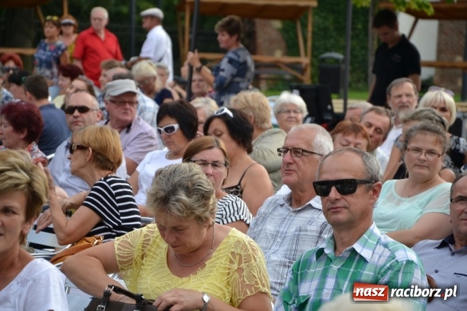 Zdjęcie w galerii na portalu naszraciborz.pl: Z nutką humoru - koncert operetkowy na zamku wiadomości z regionu