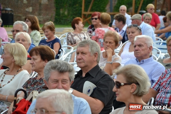 Zdjęcie w galerii na portalu naszraciborz.pl: Z nutką humoru - koncert operetkowy na zamku wiadomości z regionu