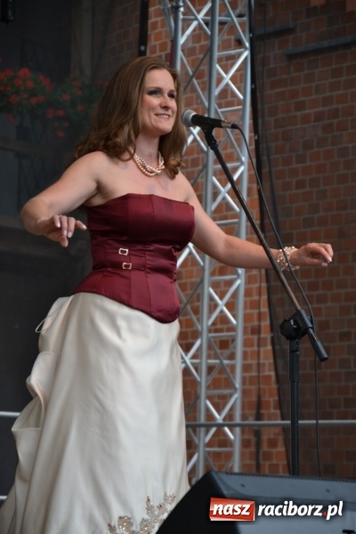 Zdjęcie w galerii na portalu naszraciborz.pl: Z nutką humoru - koncert operetkowy na zamku wiadomości z regionu