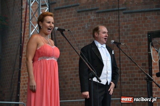 Zdjęcie w galerii na portalu naszraciborz.pl: Z nutką humoru - koncert operetkowy na zamku wiadomości z regionu