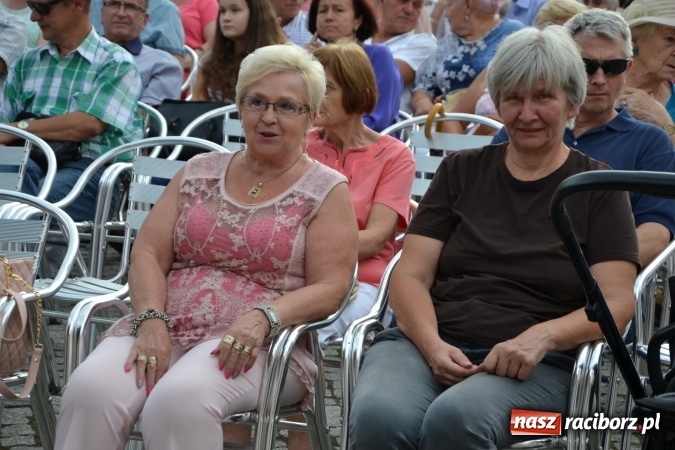 Zdjęcie w galerii na portalu naszraciborz.pl: Z nutką humoru - koncert operetkowy na zamku wiadomości z regionu