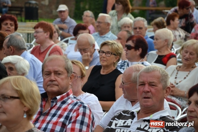 Zdjęcie w galerii na portalu naszraciborz.pl: Z nutką humoru - koncert operetkowy na zamku wiadomości z regionu