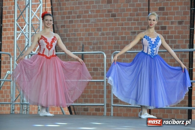 Zdjęcie w galerii na portalu naszraciborz.pl: Z nutką humoru - koncert operetkowy na zamku wiadomości z regionu