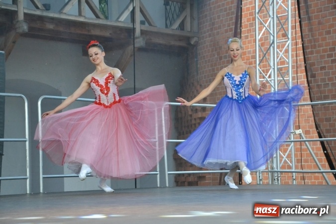 Zdjęcie w galerii na portalu naszraciborz.pl: Z nutką humoru - koncert operetkowy na zamku wiadomości z regionu