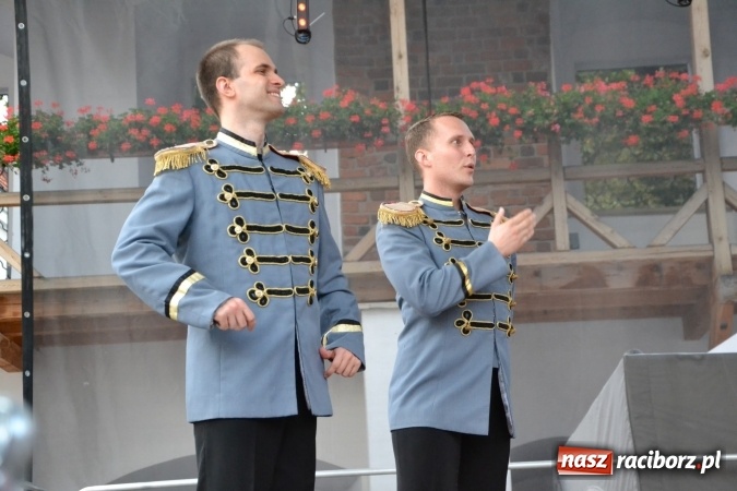 Zdjęcie w galerii na portalu naszraciborz.pl: Z nutką humoru - koncert operetkowy na zamku wiadomości z regionu