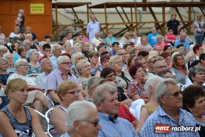 Zdjęcie w galerii na portalu naszraciborz.pl: Z nutką humoru - koncert operetkowy na zamku wiadomości z regionu