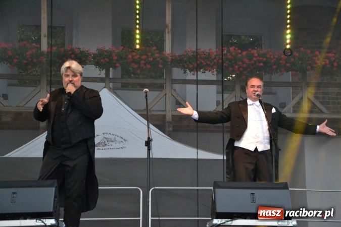 Zdjęcie w galerii na portalu naszraciborz.pl: Z nutką humoru - koncert operetkowy na zamku wiadomości z regionu