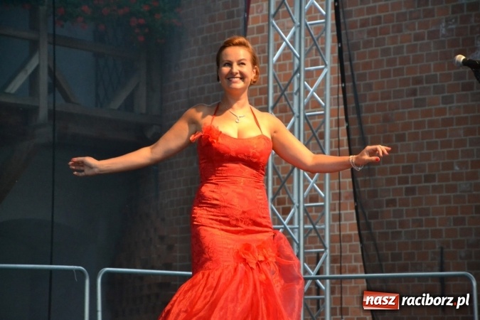 Zdjęcie w galerii na portalu naszraciborz.pl: Z nutką humoru - koncert operetkowy na zamku wiadomości z regionu