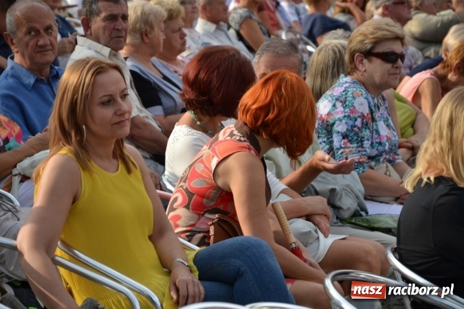 Zdjęcie w galerii na portalu naszraciborz.pl: Z nutką humoru - koncert operetkowy na zamku wiadomości z regionu