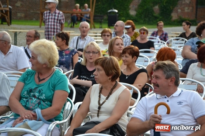 Zdjęcie w galerii na portalu naszraciborz.pl: Z nutką humoru - koncert operetkowy na zamku wiadomości z regionu