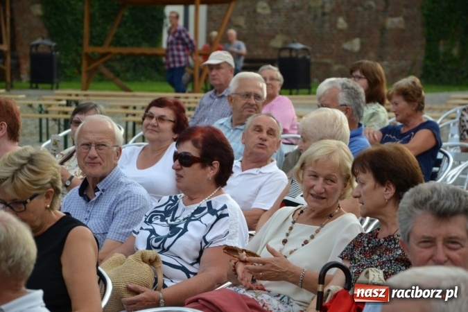 Zdjęcie w galerii na portalu naszraciborz.pl: Z nutką humoru - koncert operetkowy na zamku wiadomości z regionu