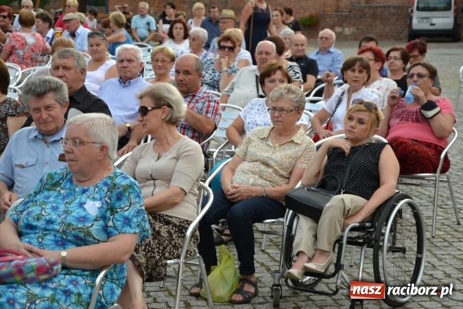 Zdjęcie w galerii na portalu naszraciborz.pl: Z nutką humoru - koncert operetkowy na zamku wiadomości z regionu
