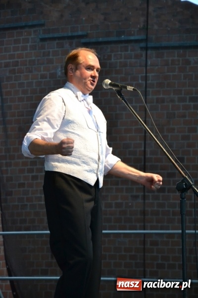 Zdjęcie w galerii na portalu naszraciborz.pl: Z nutką humoru - koncert operetkowy na zamku wiadomości z regionu