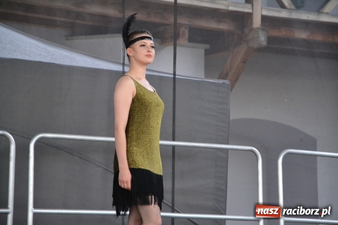 Zdjęcie w galerii na portalu naszraciborz.pl: Z nutką humoru - koncert operetkowy na zamku wiadomości z regionu