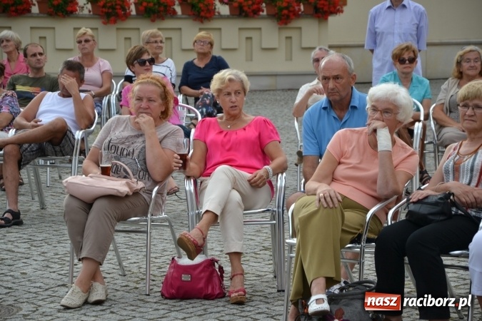 Zdjęcie w galerii na portalu naszraciborz.pl: Z nutką humoru - koncert operetkowy na zamku wiadomości z regionu