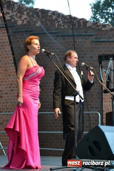 Zdjęcie w galerii na portalu naszraciborz.pl: Z nutką humoru - koncert operetkowy na zamku wiadomości z regionu