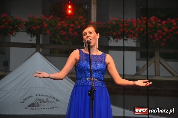 Zdjęcie w galerii na portalu naszraciborz.pl: Z nutką humoru - koncert operetkowy na zamku wiadomości z regionu