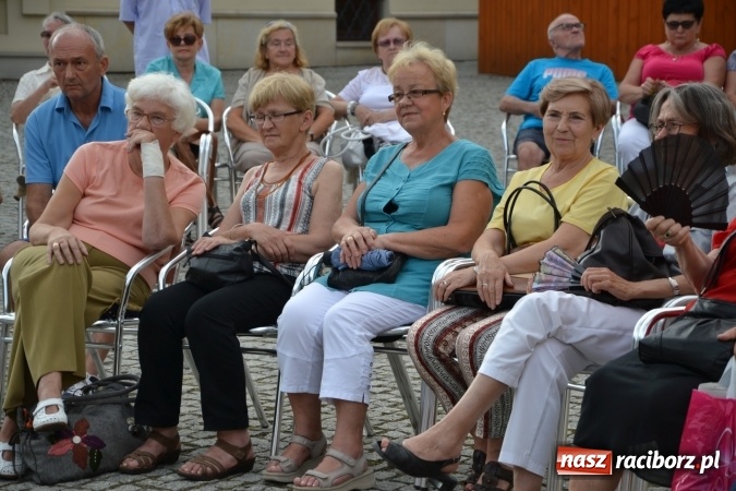 Zdjęcie w galerii na portalu naszraciborz.pl: Z nutką humoru - koncert operetkowy na zamku wiadomości z regionu