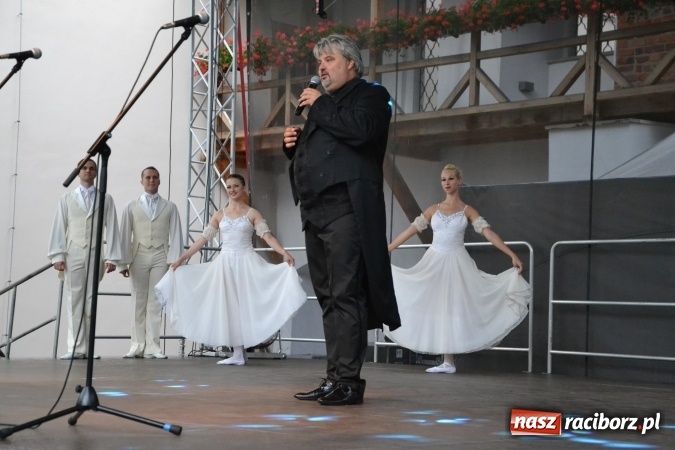 Zdjęcie w galerii na portalu naszraciborz.pl: Z nutką humoru - koncert operetkowy na zamku wiadomości z regionu