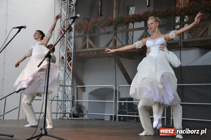 Zdjęcie w galerii na portalu naszraciborz.pl: Z nutką humoru - koncert operetkowy na zamku wiadomości z regionu