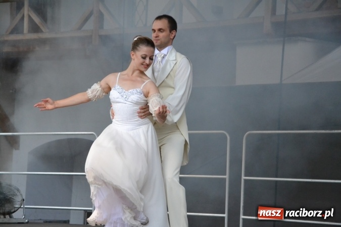 Zdjęcie w galerii na portalu naszraciborz.pl: Z nutką humoru - koncert operetkowy na zamku wiadomości z regionu