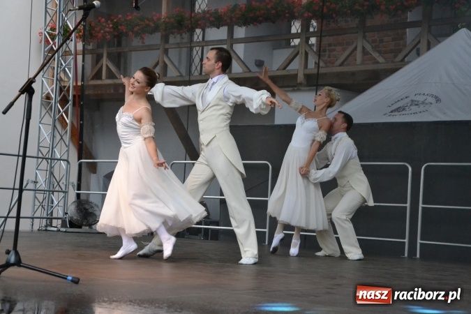 Zdjęcie w galerii na portalu naszraciborz.pl: Z nutką humoru - koncert operetkowy na zamku wiadomości z regionu