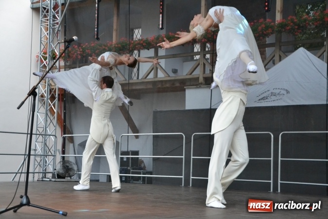 Zdjęcie w galerii na portalu naszraciborz.pl: Z nutką humoru - koncert operetkowy na zamku wiadomości z regionu