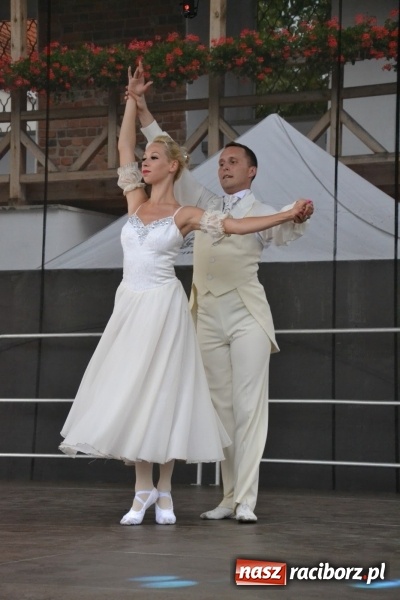 Zdjęcie w galerii na portalu naszraciborz.pl: Z nutką humoru - koncert operetkowy na zamku wiadomości z regionu