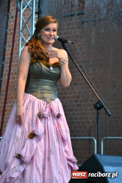 Zdjęcie w galerii na portalu naszraciborz.pl: Z nutką humoru - koncert operetkowy na zamku wiadomości z regionu