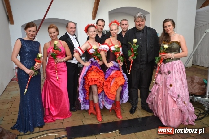 Zdjęcie w galerii na portalu naszraciborz.pl: Z nutką humoru - koncert operetkowy na zamku wiadomości z regionu