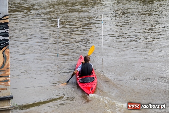 Zdjęcie w galerii na portalu naszraciborz.pl: Zawody w slalomie kajakowym na rzece Odrze wiadomości z regionu