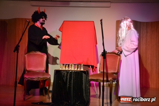 Zdjęcie w galerii na portalu naszraciborz.pl: Diabelski spisek - prapremiera spektaklu na Zamku Piastowskim wiadomości z regionu