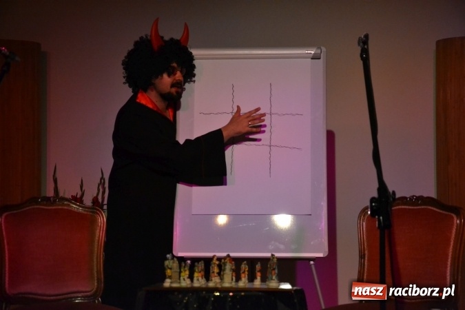 Zdjęcie w galerii na portalu naszraciborz.pl: Diabelski spisek - prapremiera spektaklu na Zamku Piastowskim wiadomości z regionu