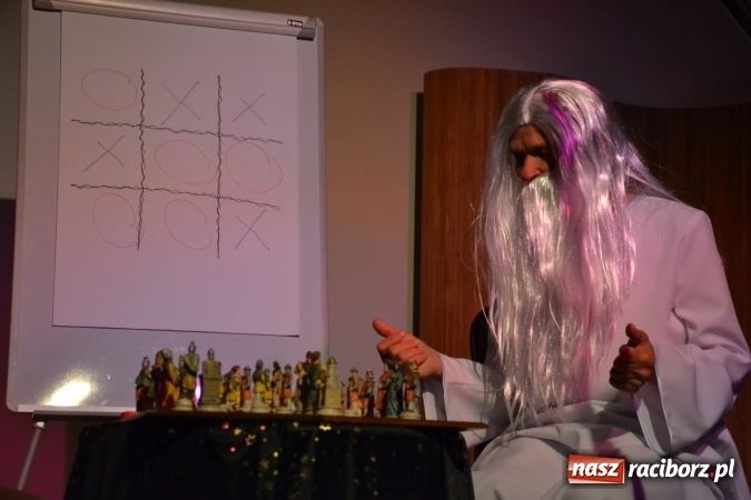 Zdjęcie w galerii na portalu naszraciborz.pl: Diabelski spisek - prapremiera spektaklu na Zamku Piastowskim wiadomości z regionu