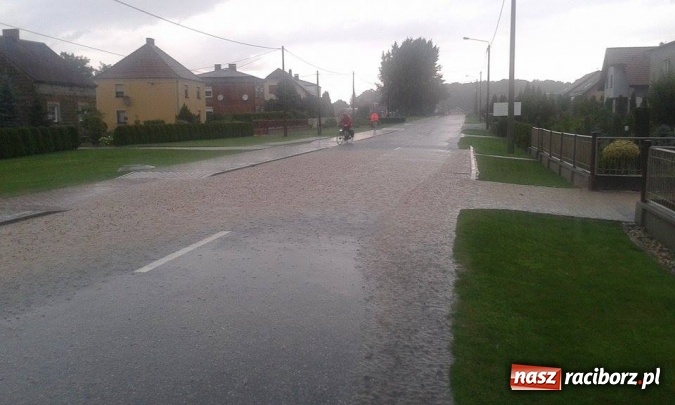 Zdjęcie w galerii na portalu naszraciborz.pl: Nawałnice nad powiatem raciborskim. Ściana wody w Rudach! wiadomości z regionu