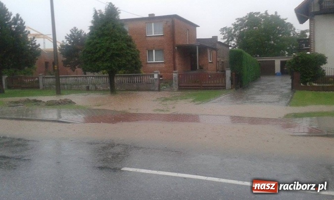 Zdjęcie w galerii na portalu naszraciborz.pl: Nawałnice nad powiatem raciborskim. Ściana wody w Rudach! wiadomości z regionu