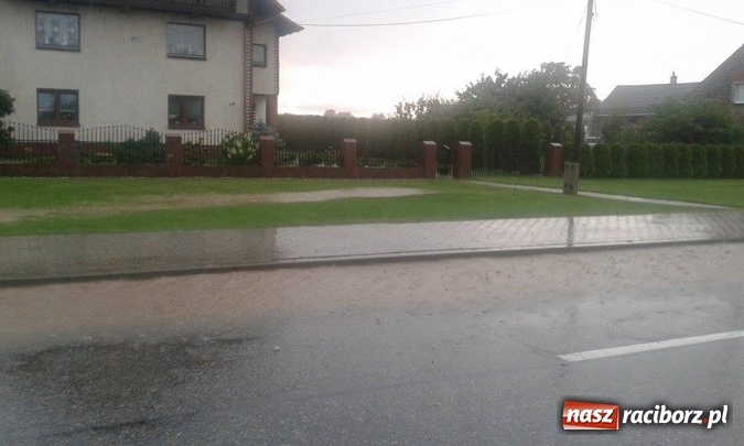 Zdjęcie w galerii na portalu naszraciborz.pl: Nawałnice nad powiatem raciborskim. Ściana wody w Rudach! wiadomości z regionu