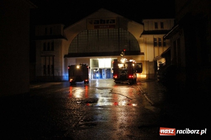 Zdjęcie w galerii na portalu naszraciborz.pl: Pożar pustostanu na terenie starego Despolu wiadomości z regionu