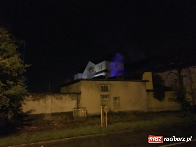 Zdjęcie w galerii na portalu naszraciborz.pl: Pożar pustostanu na terenie starego Despolu wiadomości z regionu
